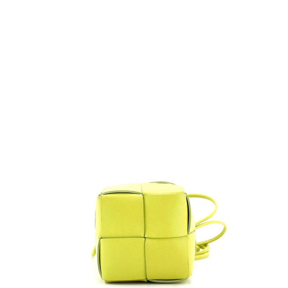 Bottega Veneta Cassette Bucket Bag Maxi Intrecciato Leather with Beaded Details - Picture 4 of 7